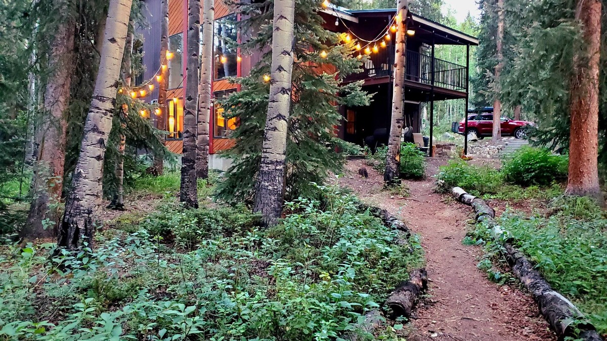 Twin Lakes Cabin | Creekside Cabin on Independence Pass between Twin Lakes and Aspen, Cozy + Nature