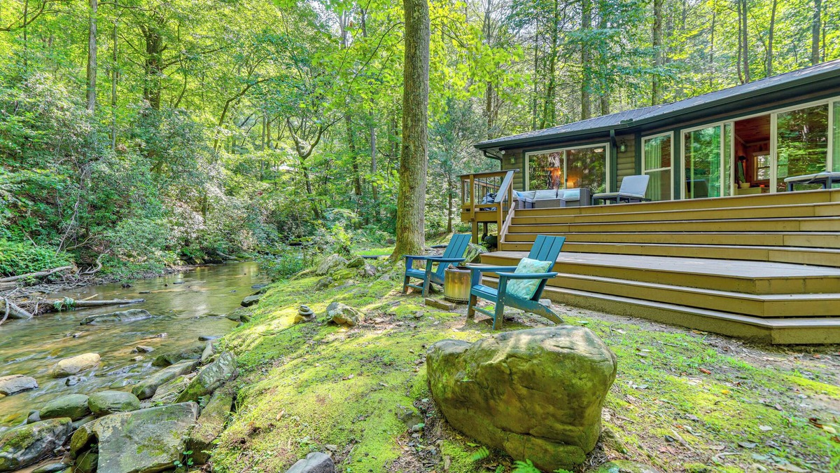 Walnut Mountain Cabin | Creekside Cabin Rental ~ 8 Mi to Downtown Ellijay!