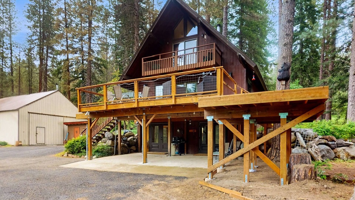 Peshastin House | Creekside Cabin Retreat in Peshastin — Nature, Peace & Charm