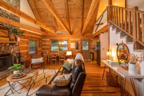 Seven Devils House | Creekside Cabin - Seven Devils,NC - Pet-Friendly, Close to Hiking & Fishing, and Family Games!