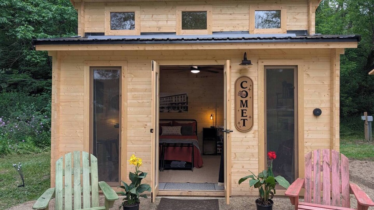 Cuba Cabin | Creekside Cabins - Comet