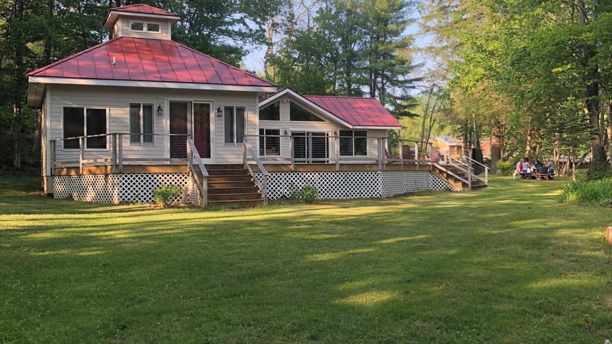 Chichester House | CREEKSIDE CATSKILL MOUNTAIN RETREAT. with weekly discounts.