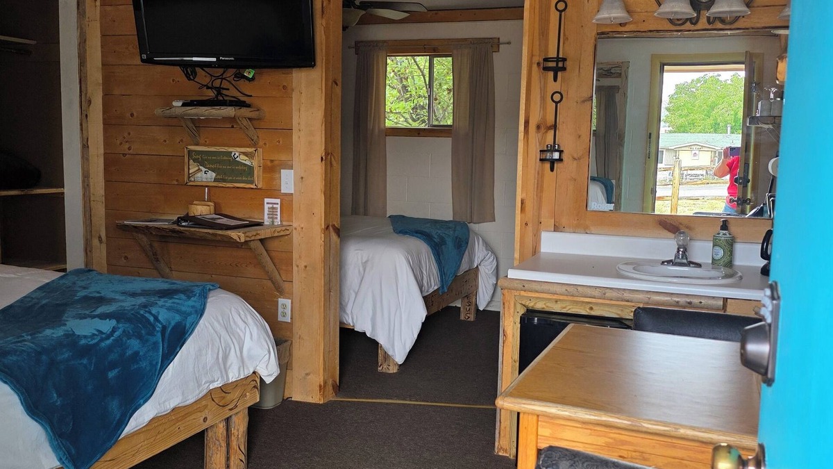 Cedaredge Cabin | Creekside Comfort: King & Queen Beds, Kitchenette at the Cedaredge Lodge