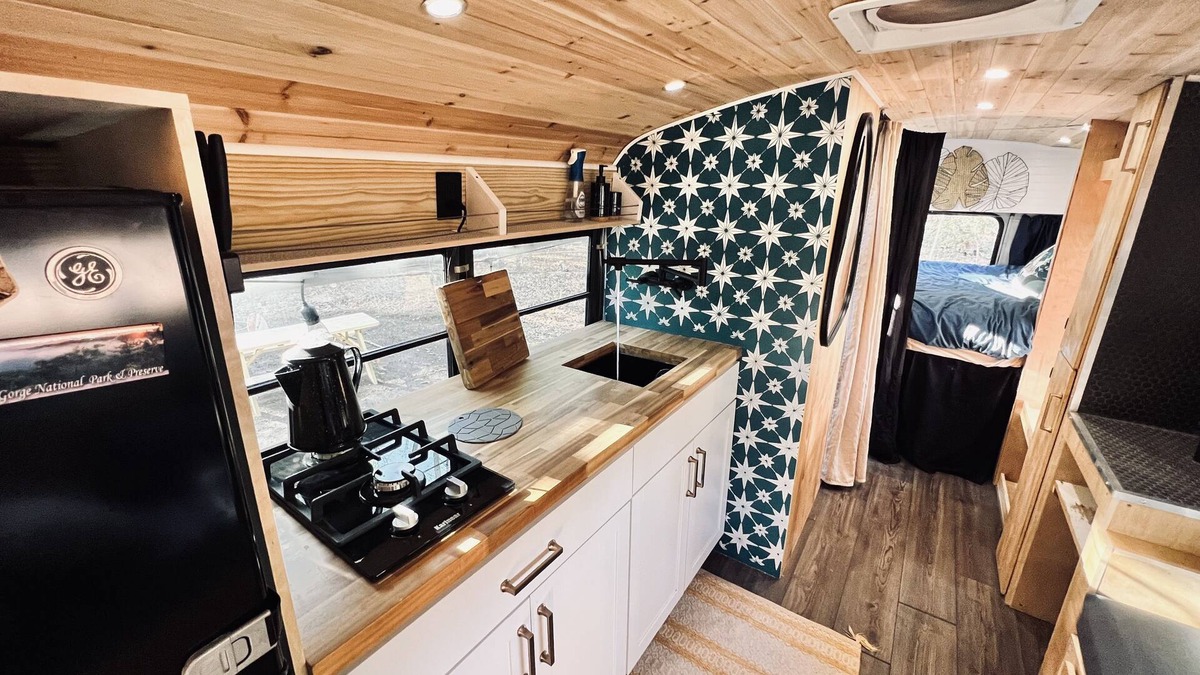 Chesterfield House | Creekside Cool Bus - A/C & Heat