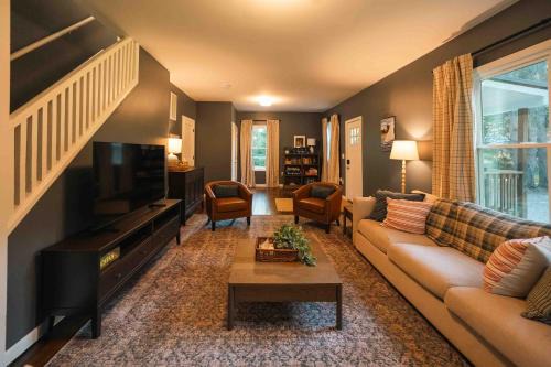 Carlton House | Creekside Cottage at Saegertown