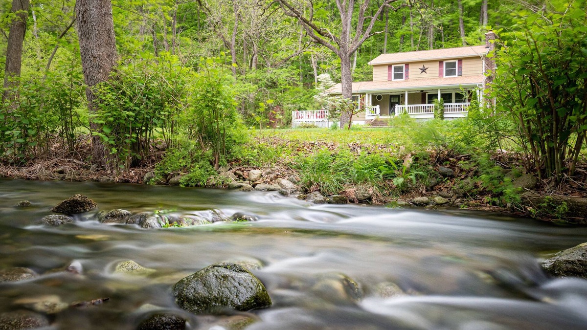 Luray Cottage | Creekside Cottage at Shenandoah