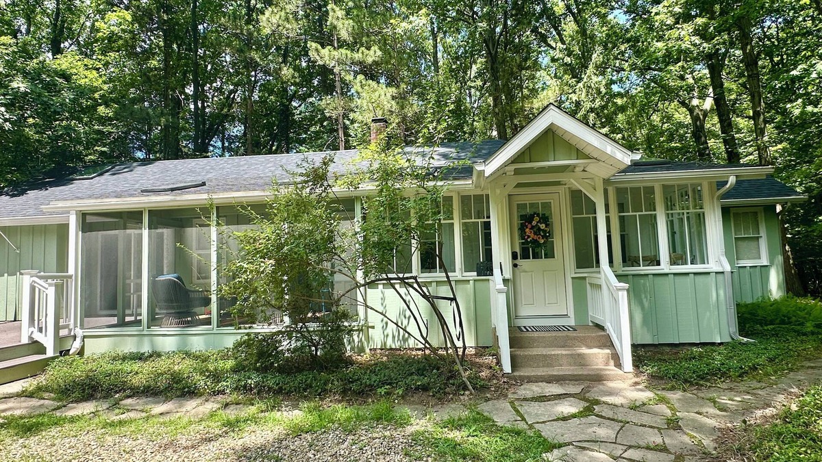 Harbert Cottage | Creekside Cottage in scenic Harbert, MI