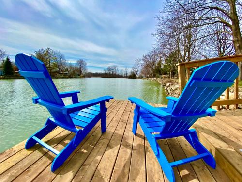 Kingsville House | Creekside Cottage - kayak, SUP, fishing, game room, steps to the beach