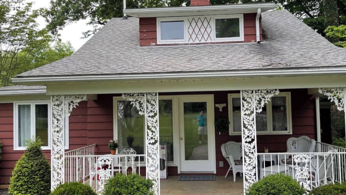 Carlton Cottage | CREEKSIDE COTTAGE WITH WATER ACCESS, LARGE LOT WITH CAMPFIRES AND LOTS OF CHARM