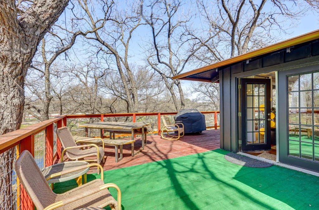 Belton House | Creekside Cottage with Deck and Hot Tub in Belton
