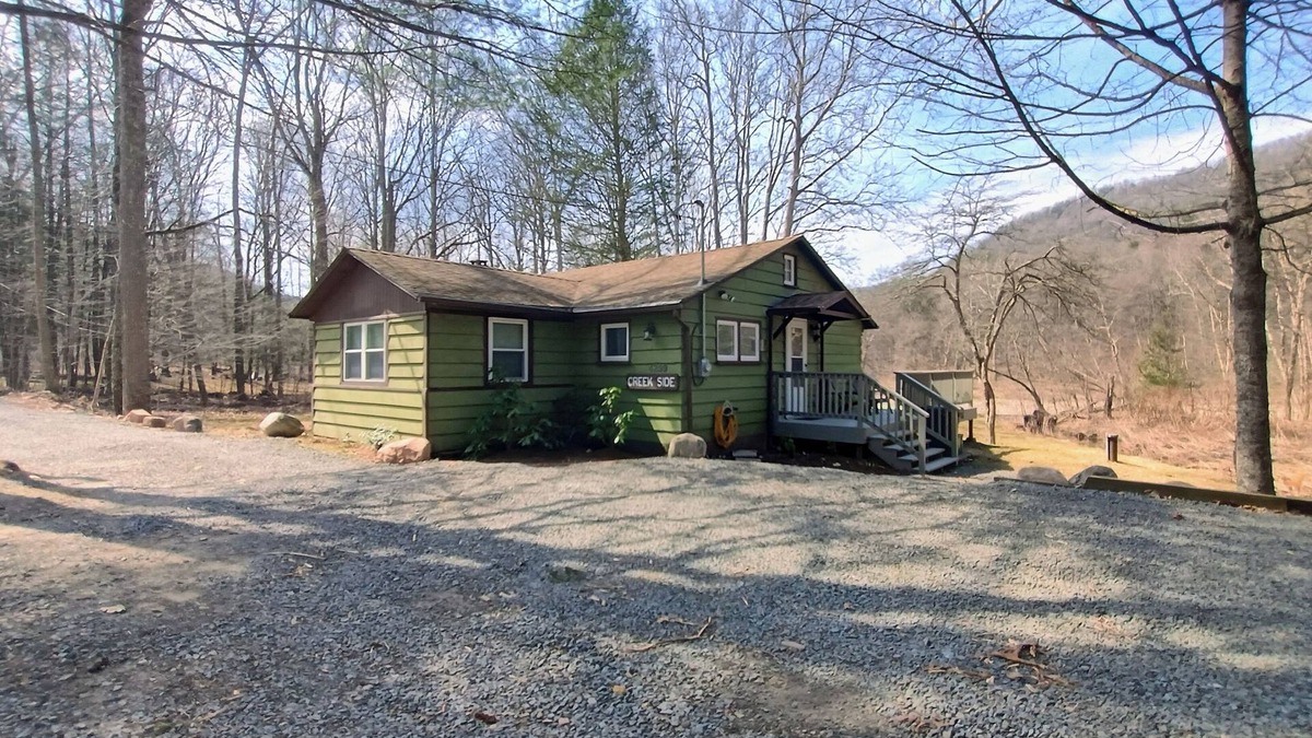 Lairdsville Cabin | Creekside: Cozy 3-Bedroom Cabin on Loyalsock Creek – Fish, Hike, Kayak or Relax!