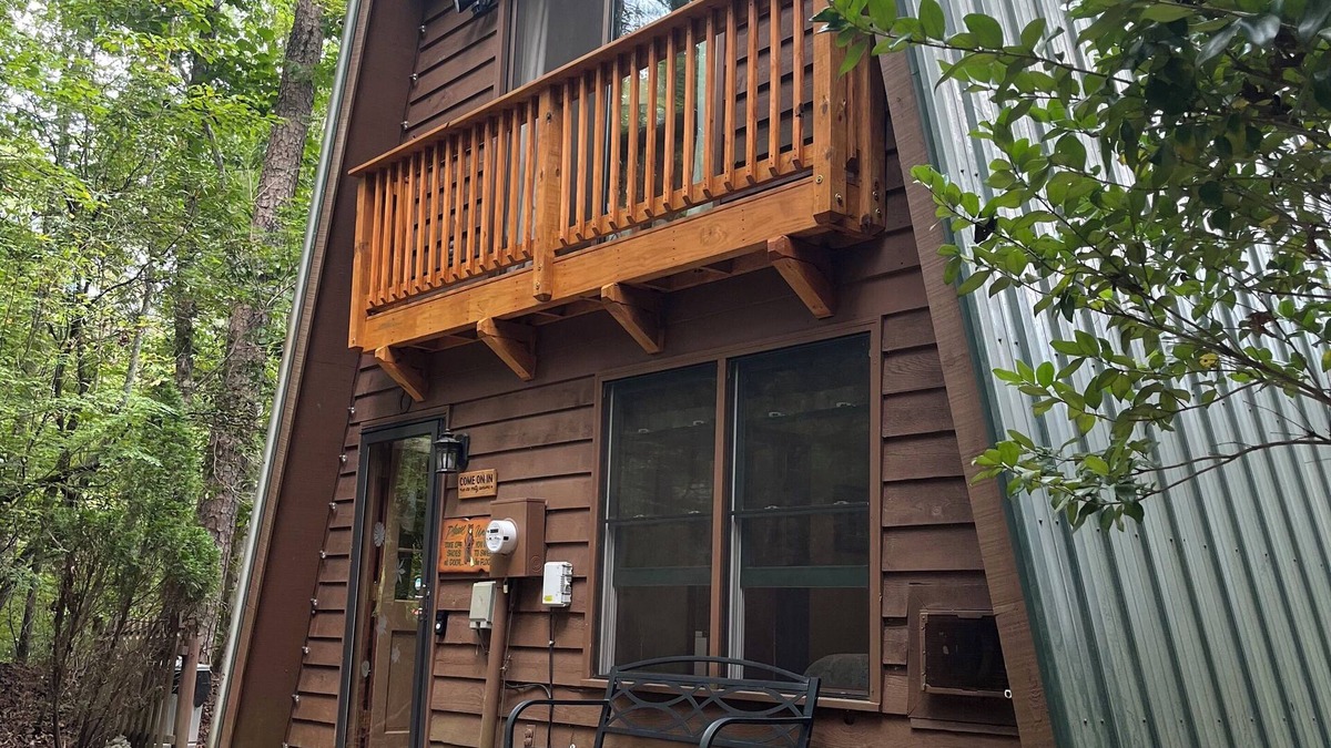 Cleveland Cabin | Creekside Crow's Nest - Cozy Getaway Near Wineries