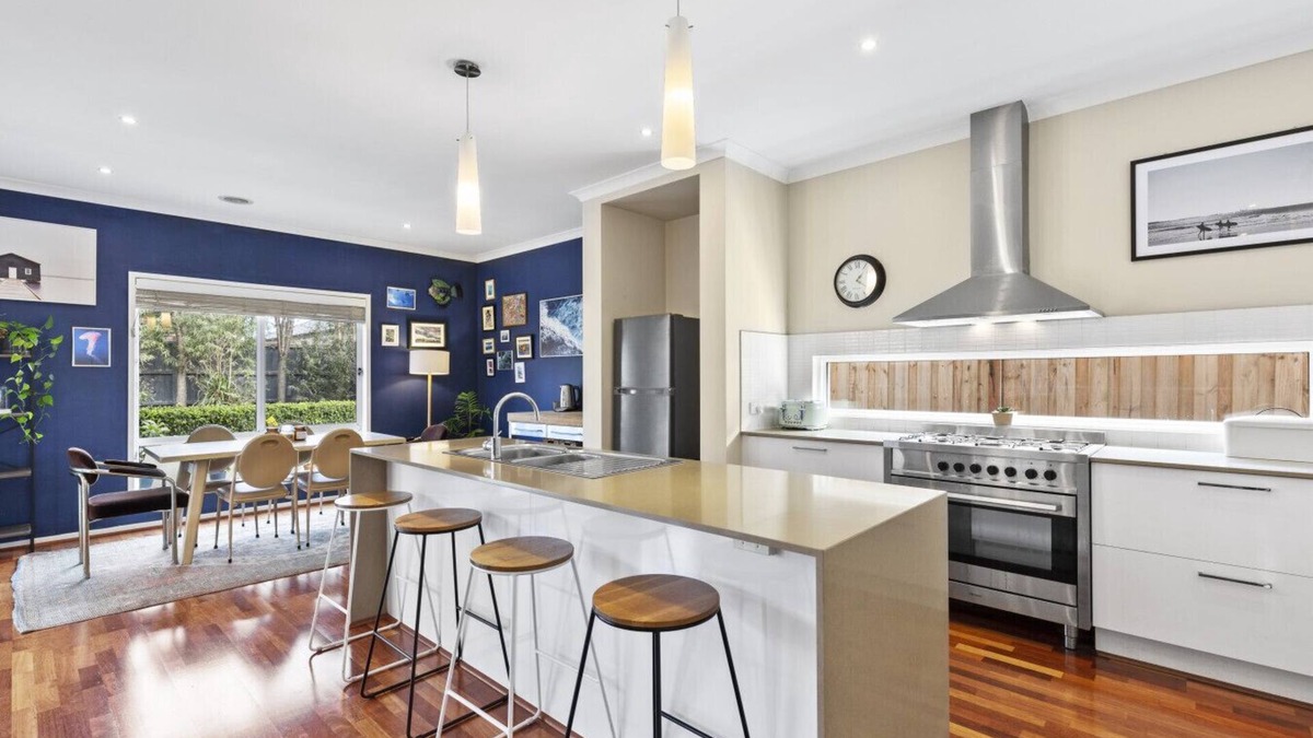 Curlewis House | Creekside Curlewis- Family holiday house for 12. Wineries, Beaches, Parks