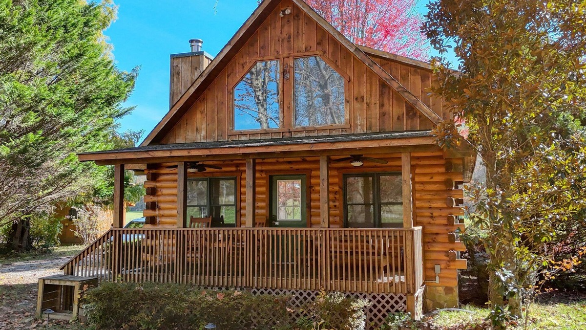 Hiawassee Cabin | Creekside Duck Cabin - Creek Front- Fire Pit