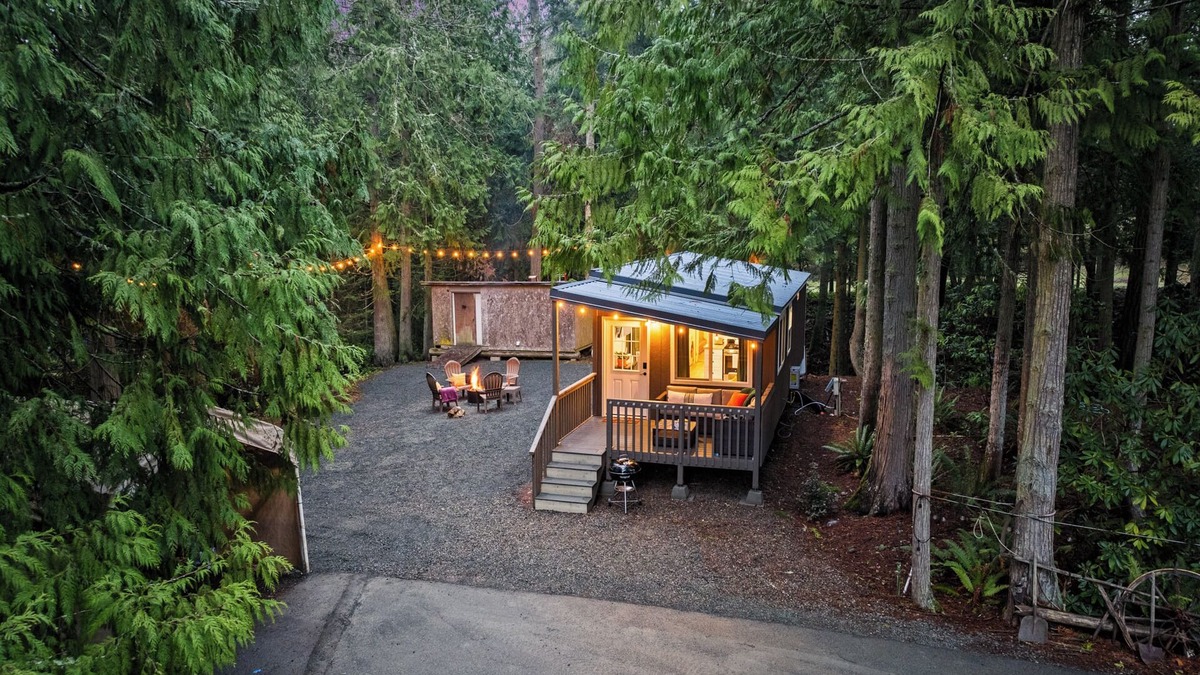 Sequim House | Creekside Escape a Cabin With Hot Tub