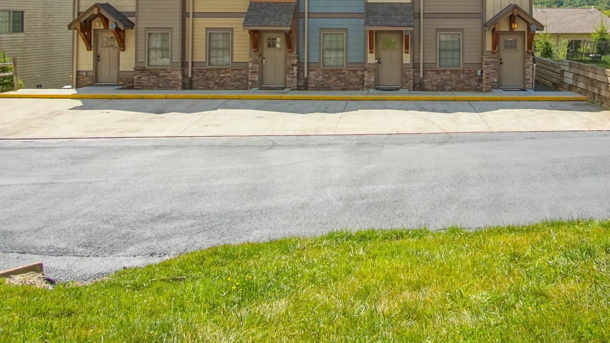 Snowshoe House | Creekside G28: 2 Story Townhome, 3 bedroom, 3 full Bath, Hot tub on private deck.