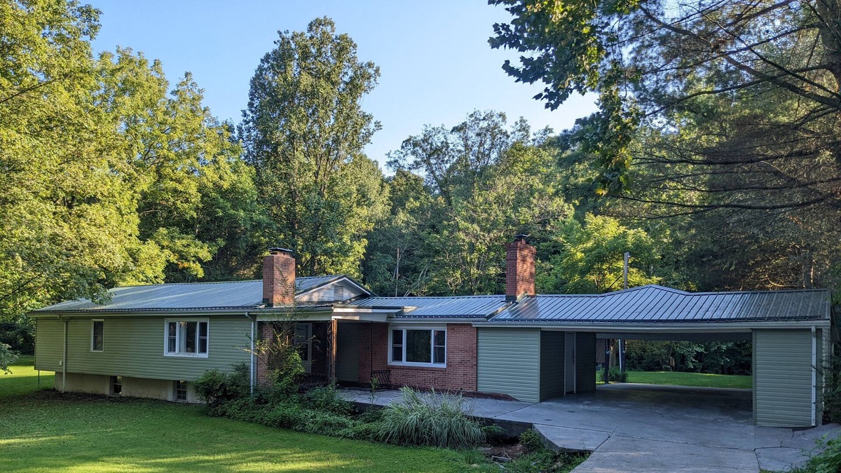 Staffordsville House | Creekside getaway with firepit-- 40 min from Virginia Tech