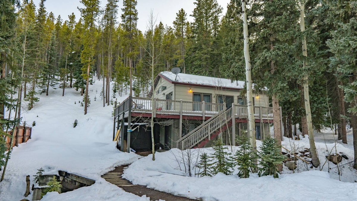 Shadow Mountain House | Creekside Getaway in Evergreen