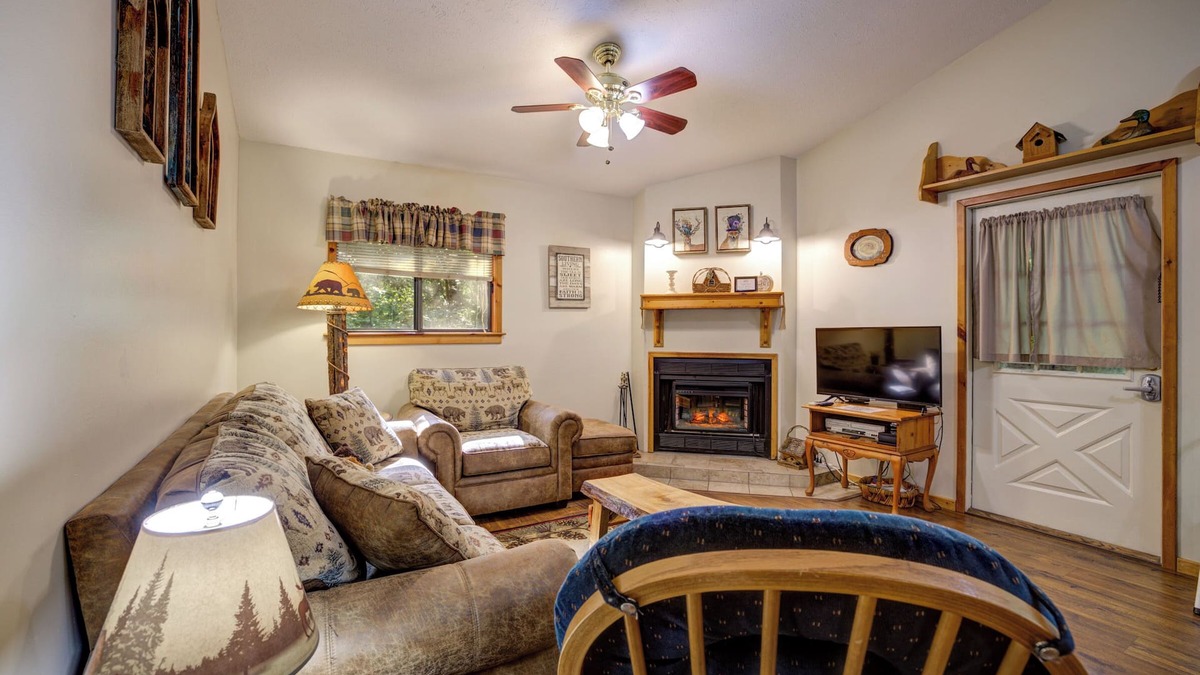 Sautee Nacoochee Cottage | Creekside Haven - Cozy Pet Friendly Getaway