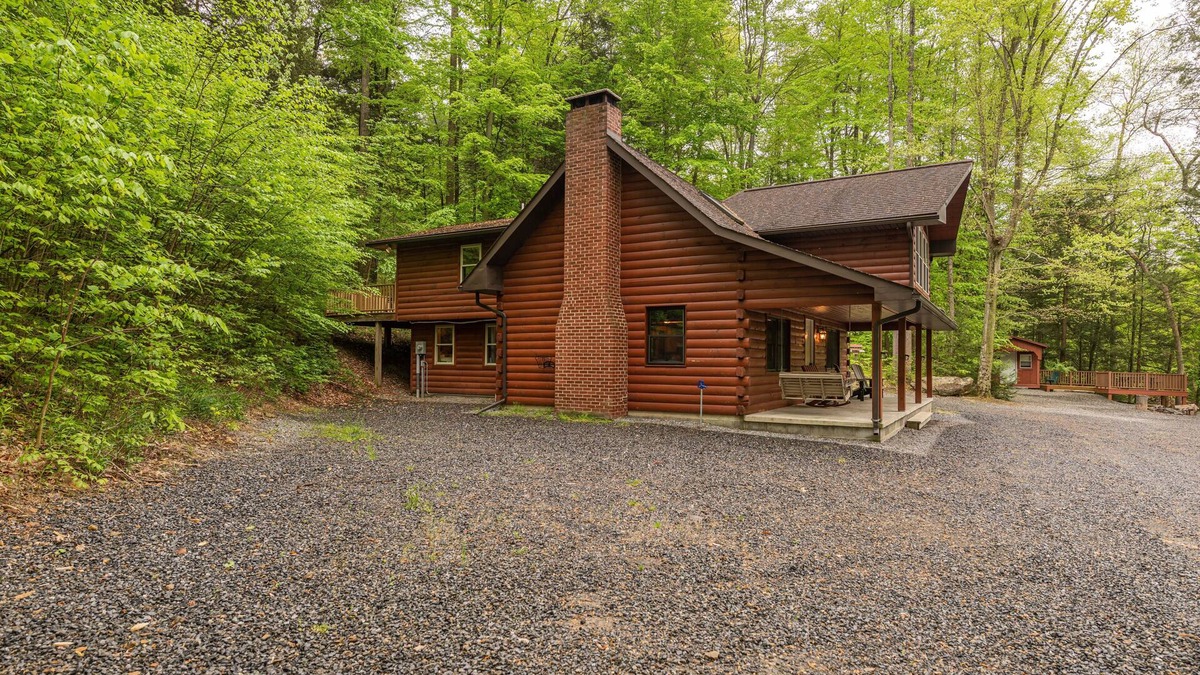 Reedsville Cabin | Creekside Hideaway, sleeps 9-10, gorgeous and private setting.
