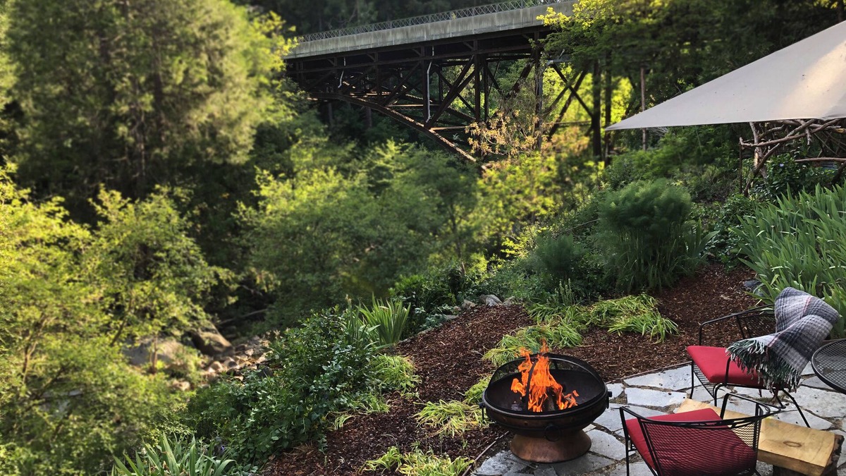 Nevada City Cabin | Creekside Hideaway