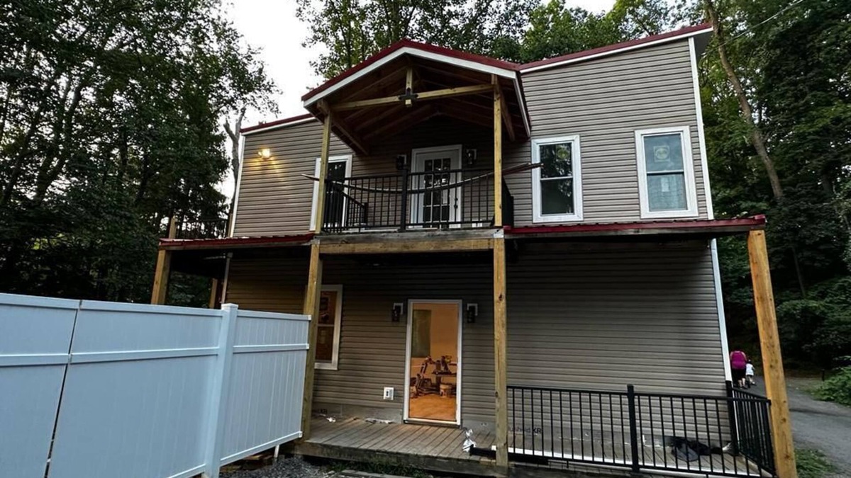 LaVale House | Creekside Home w/Private Yard and Creek Access w/Running Water Sounds