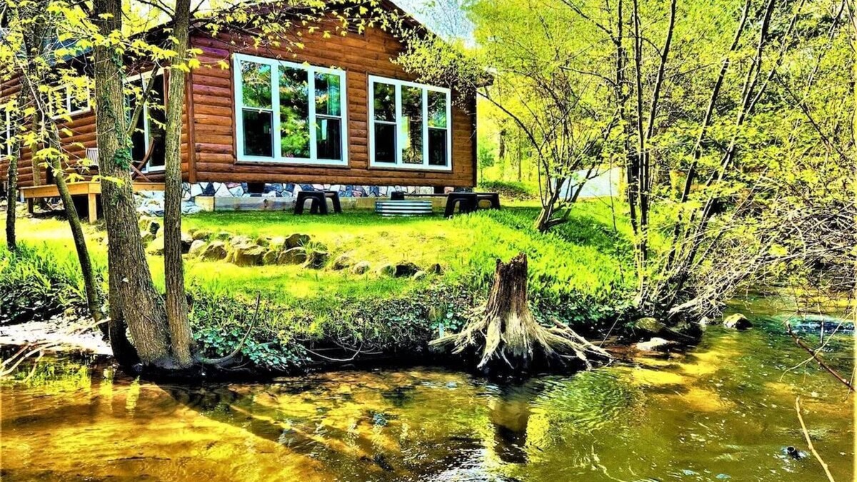 Traverse City Cottage | Creekside Hot Tub|Walk to Beach|Uniquely Northern
