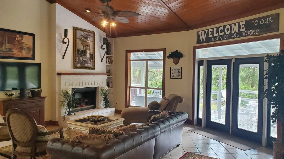 Foley Cottage | Creekside Inn - A quiet setting close to the Gulf Beaches, Golfing & OWA.