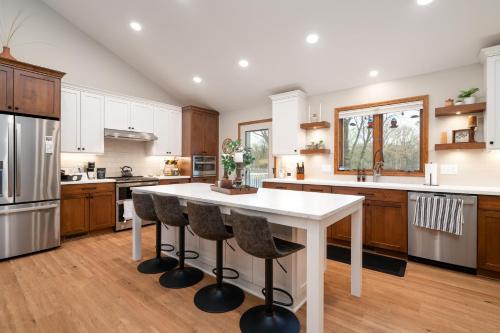 Minnetonka House | Creekside Lodge