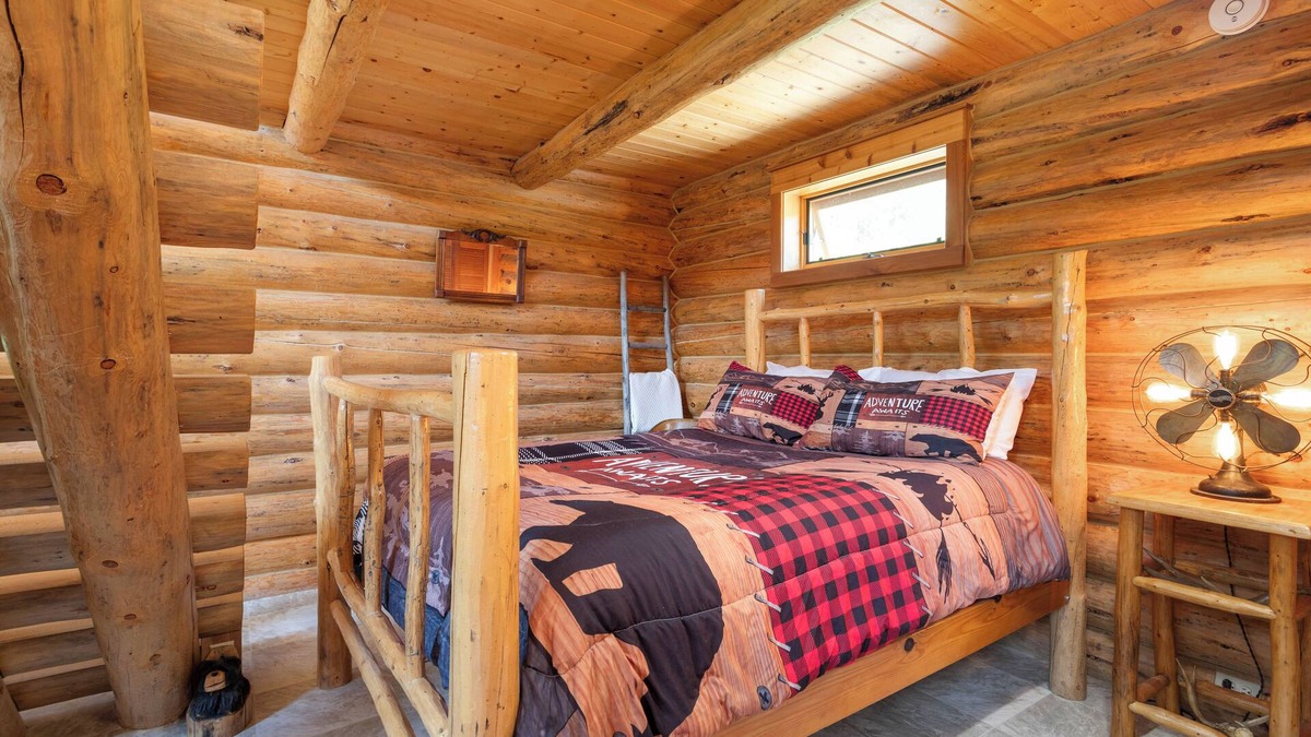 Lakeside Cabin | Creekside log cabin near Flathead Lake