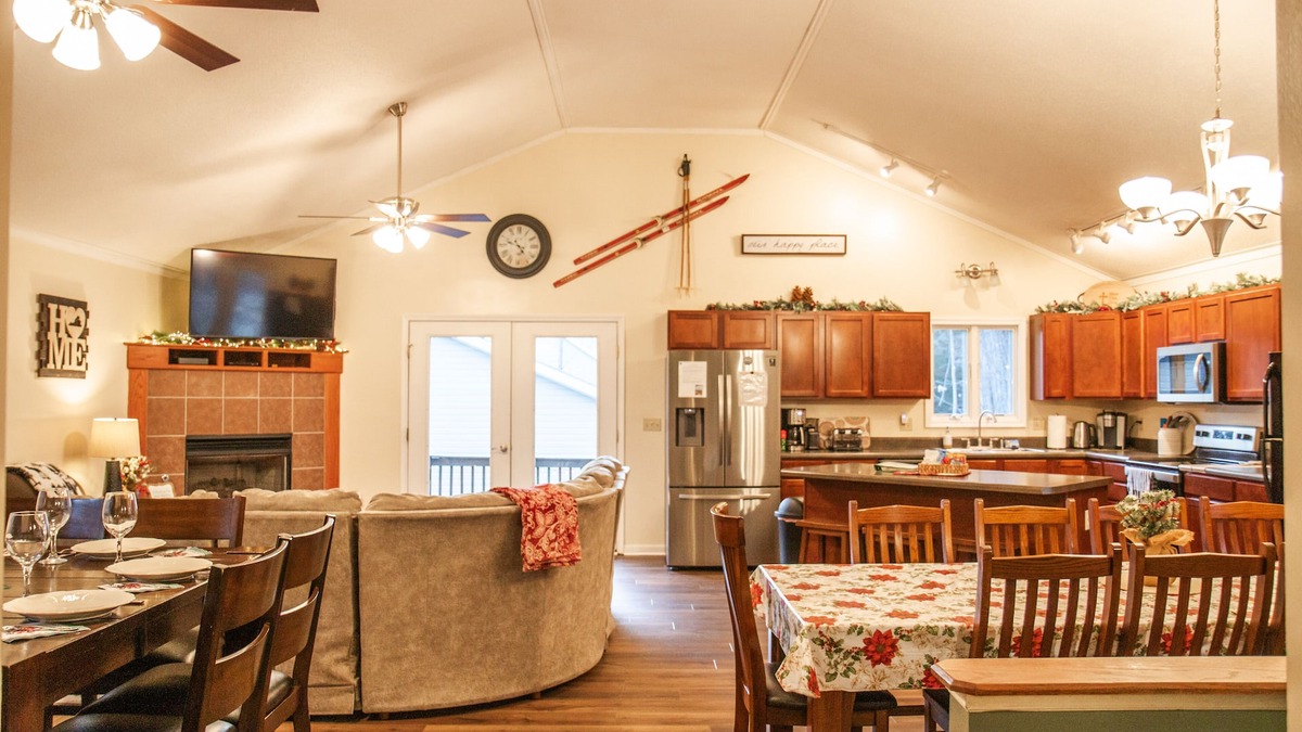 Massanutten House | Creekside - Massanutten Resort Home w/Game Room & Balcony