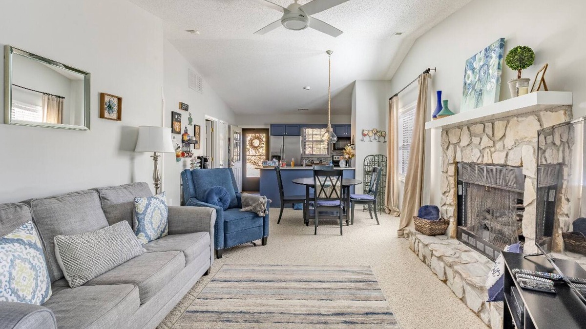 Franklin Villa | Creekside Mountain Villa in Gated Golf Course Neighborhood, Fireplace, & EV
