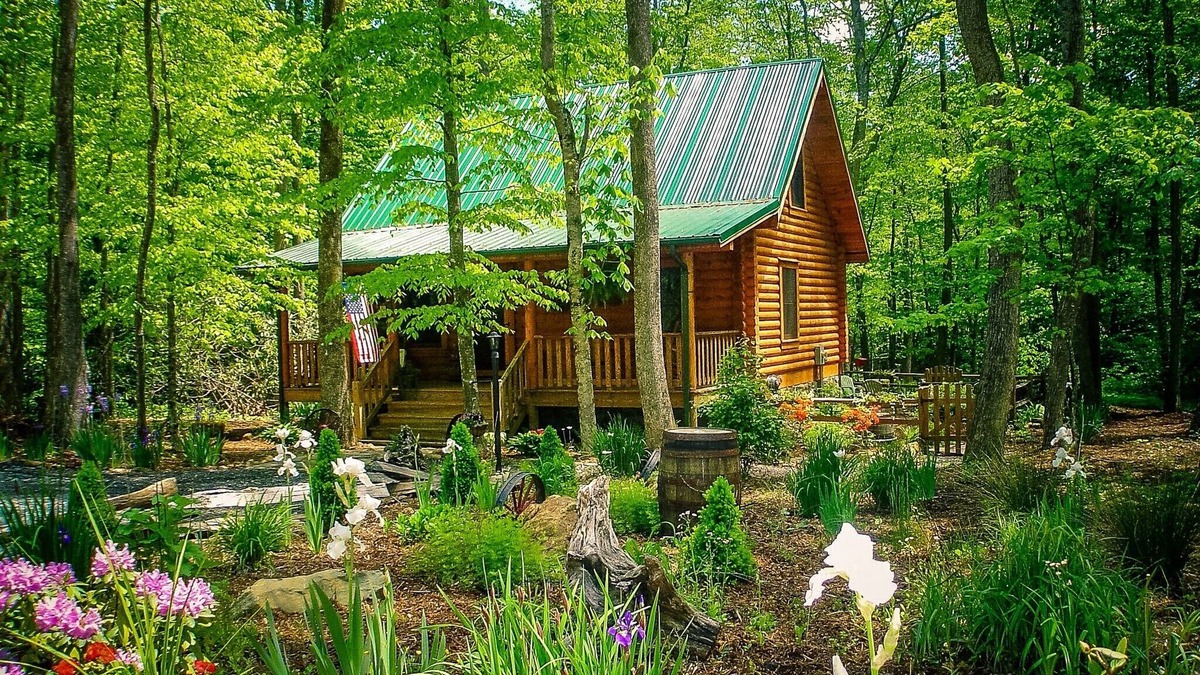 Todd Cabin | Creekside Serenade Available Labor Day Weekend!