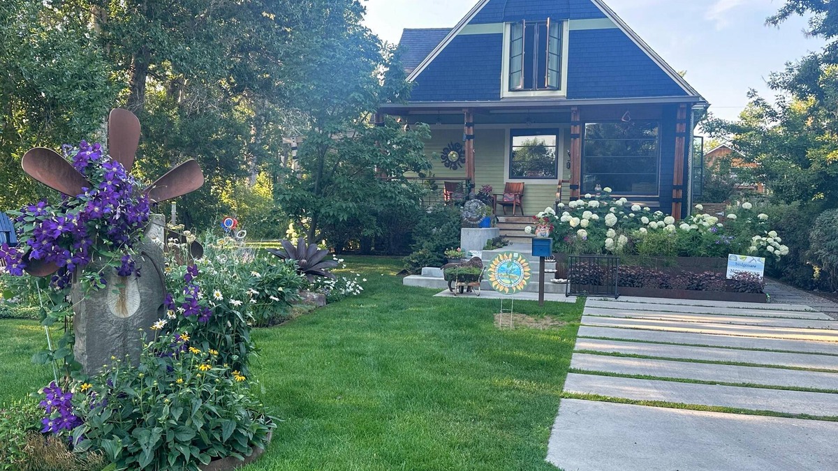Bozeman House | Creekside setting right near downtown and Bogert Park