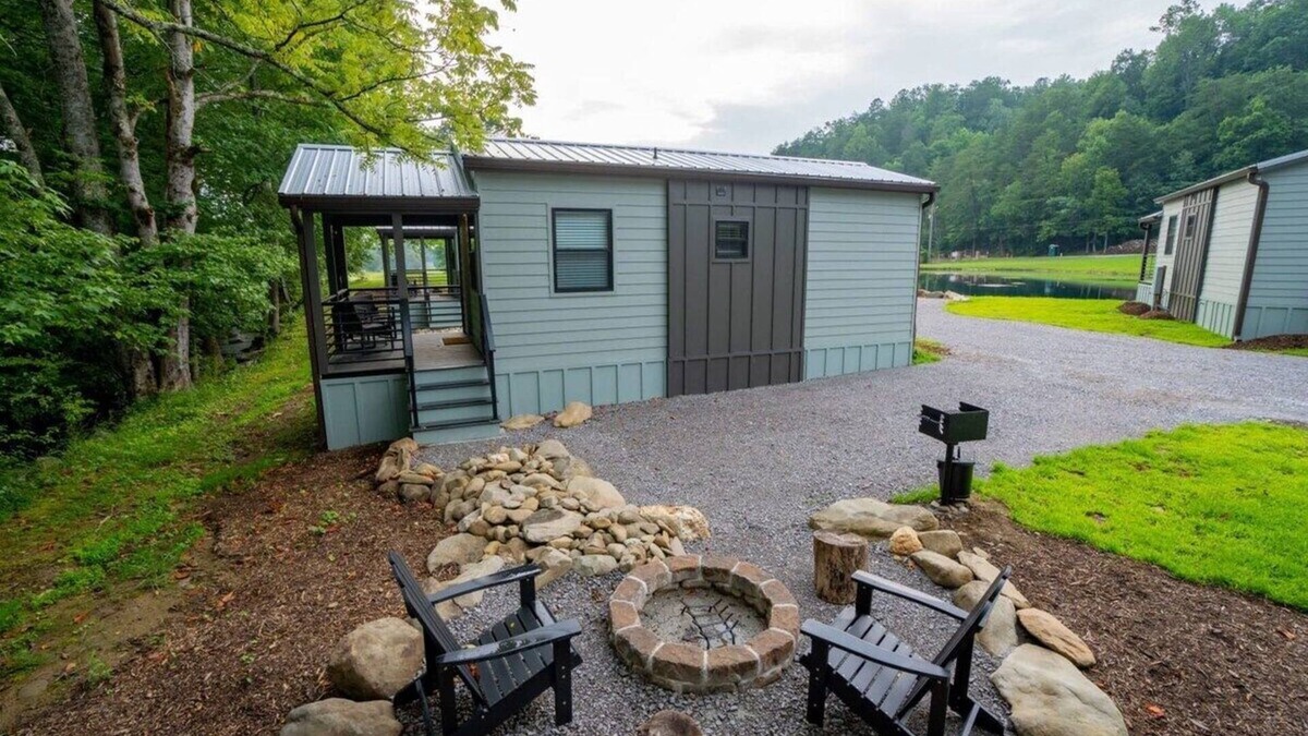 Pittman Center Cabin | Creekside Tiny Cabin | Blackbear Cabin