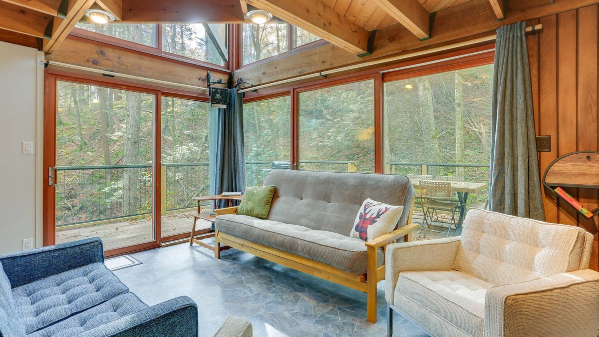 Damascus Cabin | Creekside Treehouse By Delaware River