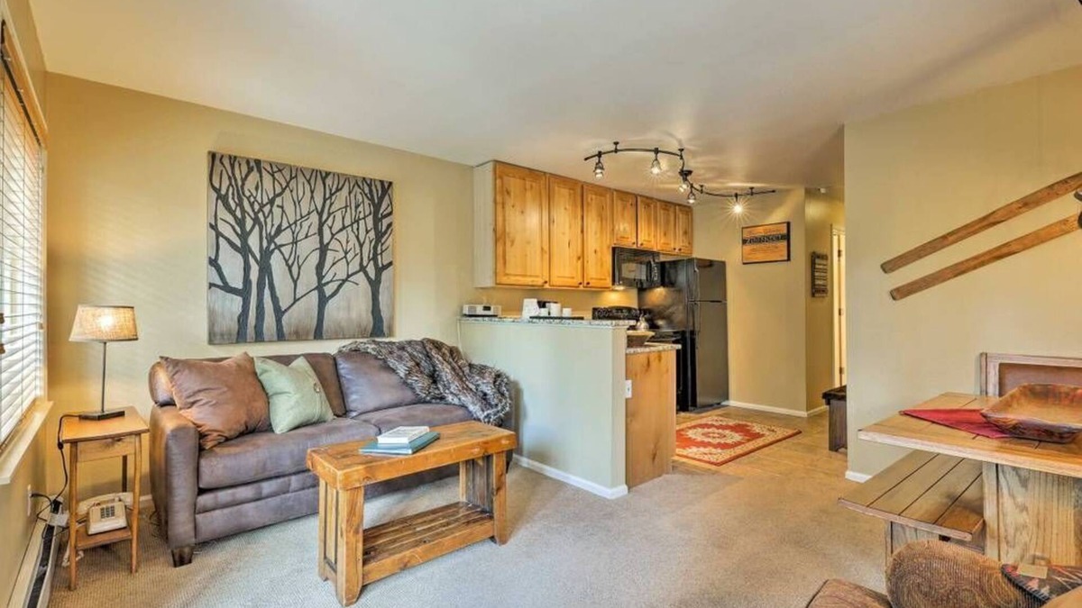 Four O'Clock Condo | Creekside/Walk to Town Dog Friendly 1BR!