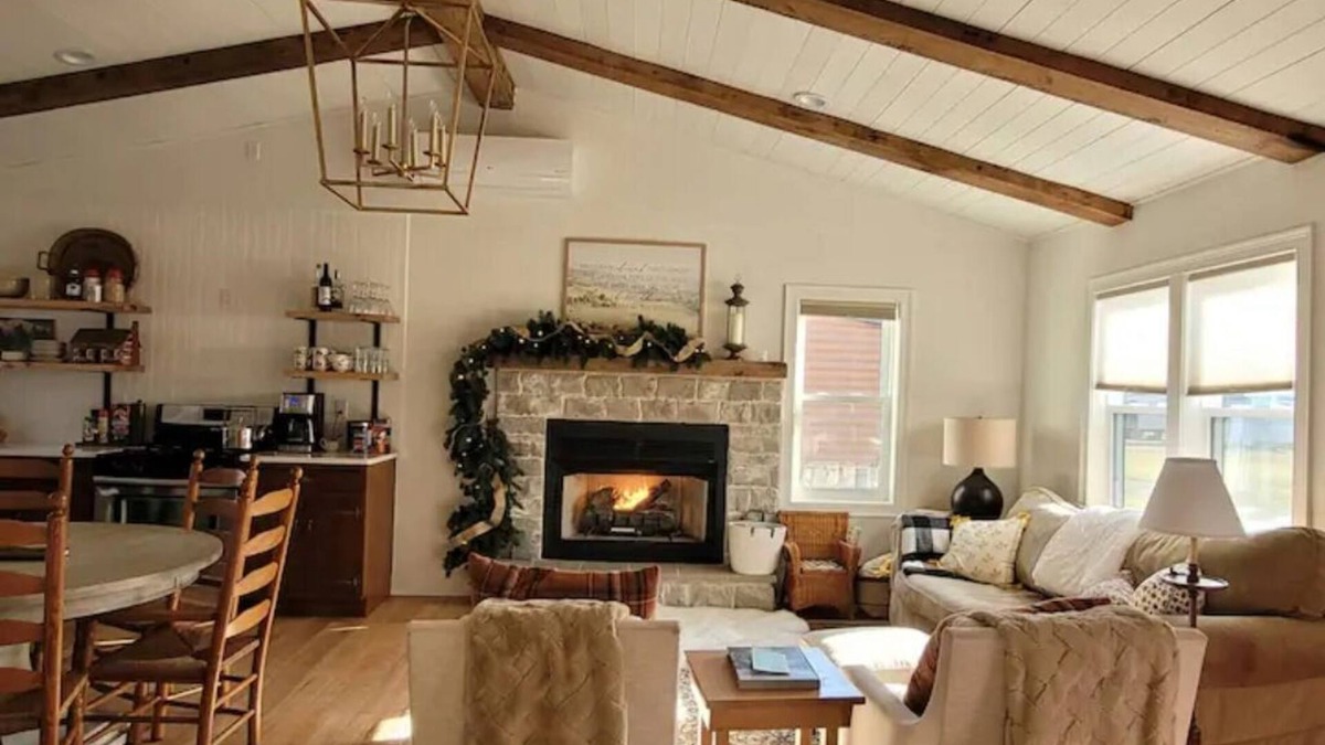 Bedford Cottage | Creekside With Hot Tub, Gas Fireplace, Fishing, Minutes to Downtown and Omni Spa