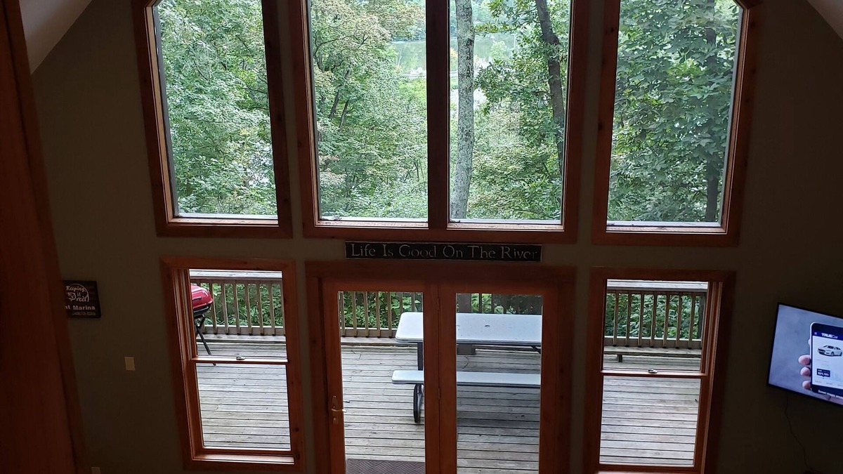 Cannelton Cabin | Creekview Cabin overlooking Deer Creek at Rocky Point with (WI-FI)