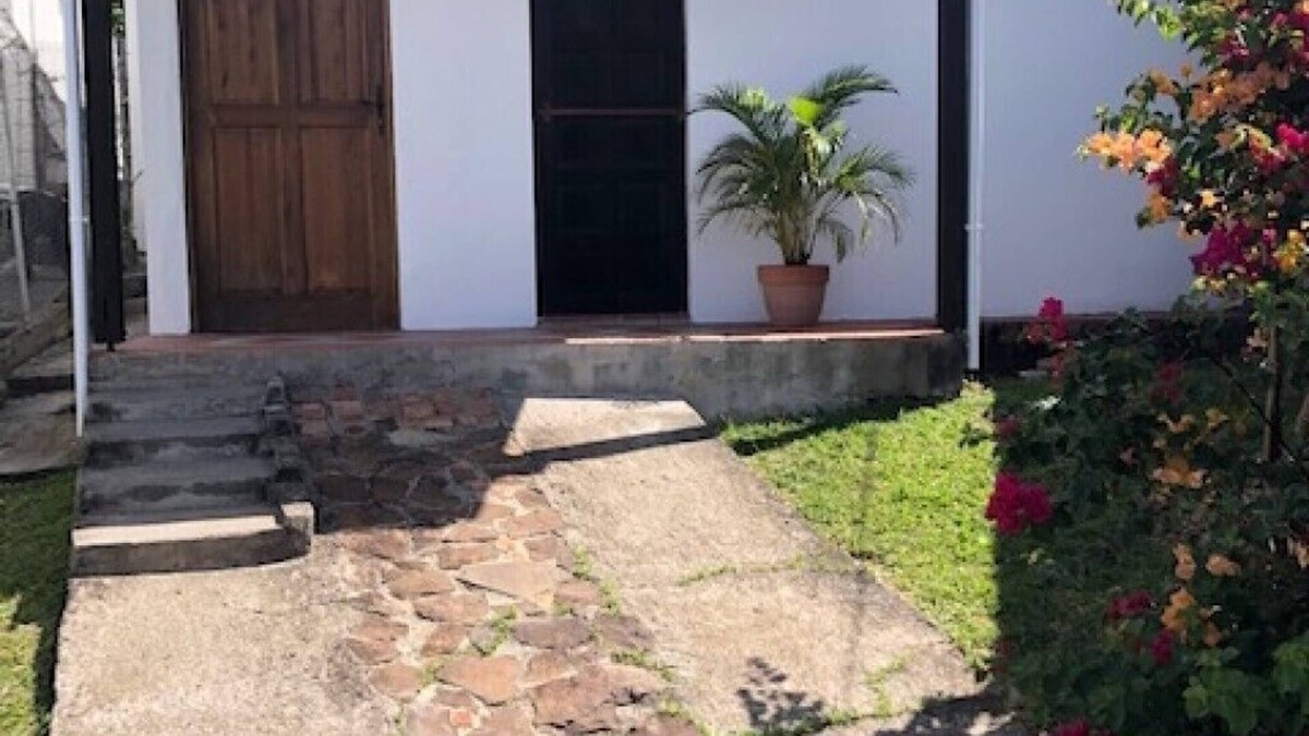 Fort-de-France Cottage | CREOLE DEPENDENCE