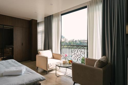 Nhat Tan Apartment | Crescendo Stylist Studio Lakeview