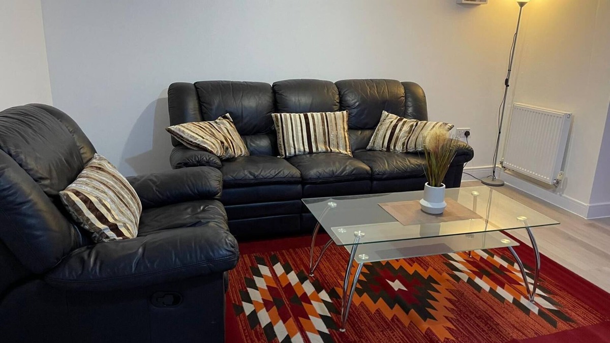 Chadwell Apartment | Crescent Apartment - Two bedroom