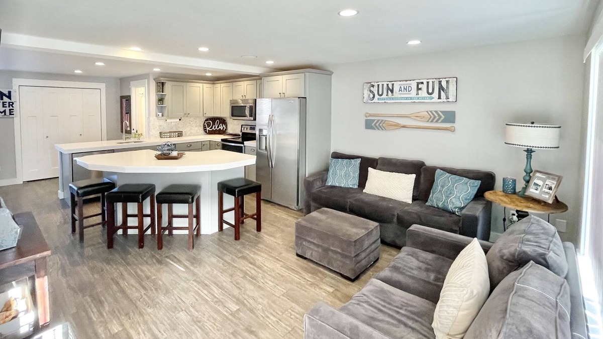 Quincy Condo | Crescent Bar Getaway-Pool/Beach/River, Gorge Concerts, Wineries, Sunshine & Ski!