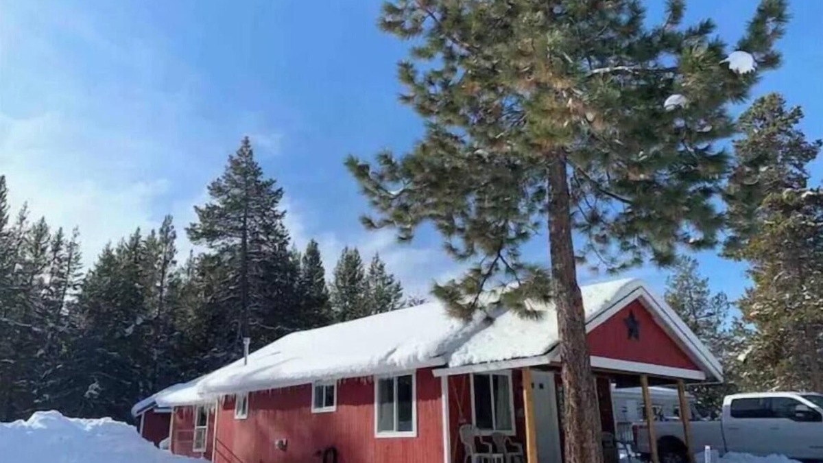 Crescent House | Crescent Cabin by Lakes & Rivers