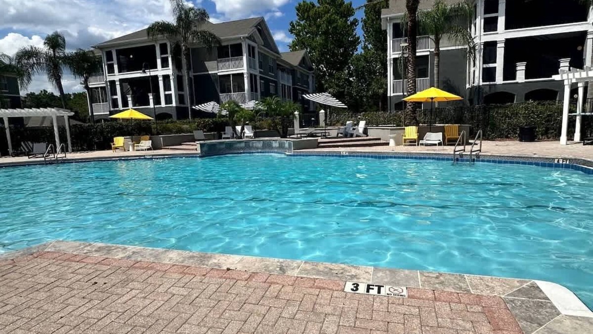 Tampa Apartment | Crescent Palms - Near Brandon, Tampa, Riverview