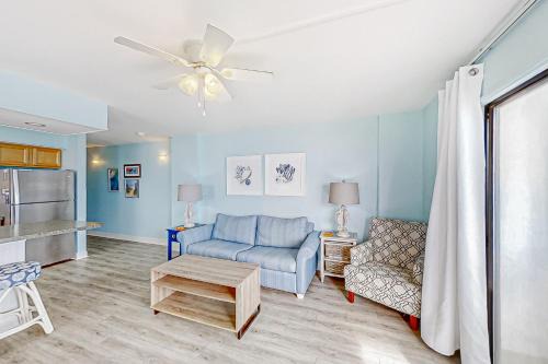 Crescent Beach Apartment | Crescent Towers I - 304