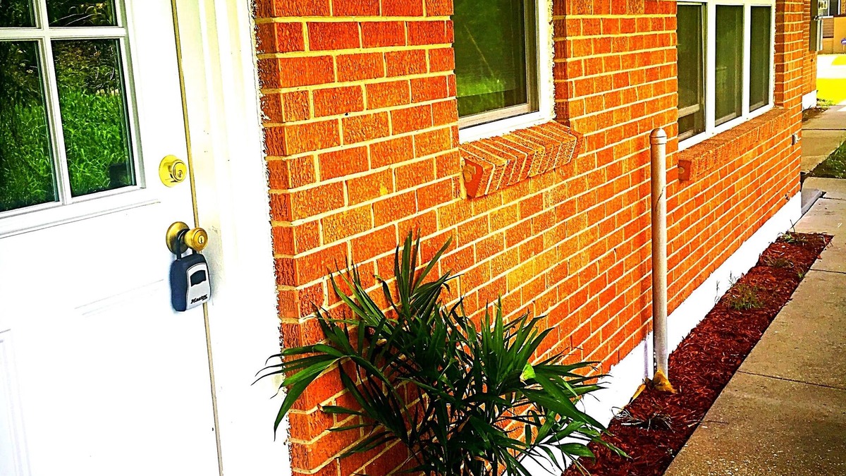 Whitney House | CRESECENT CITY HAVEN