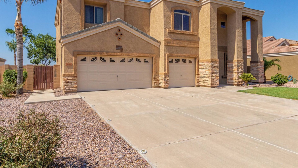 Florence House | Crestfield Manor Country Oasis