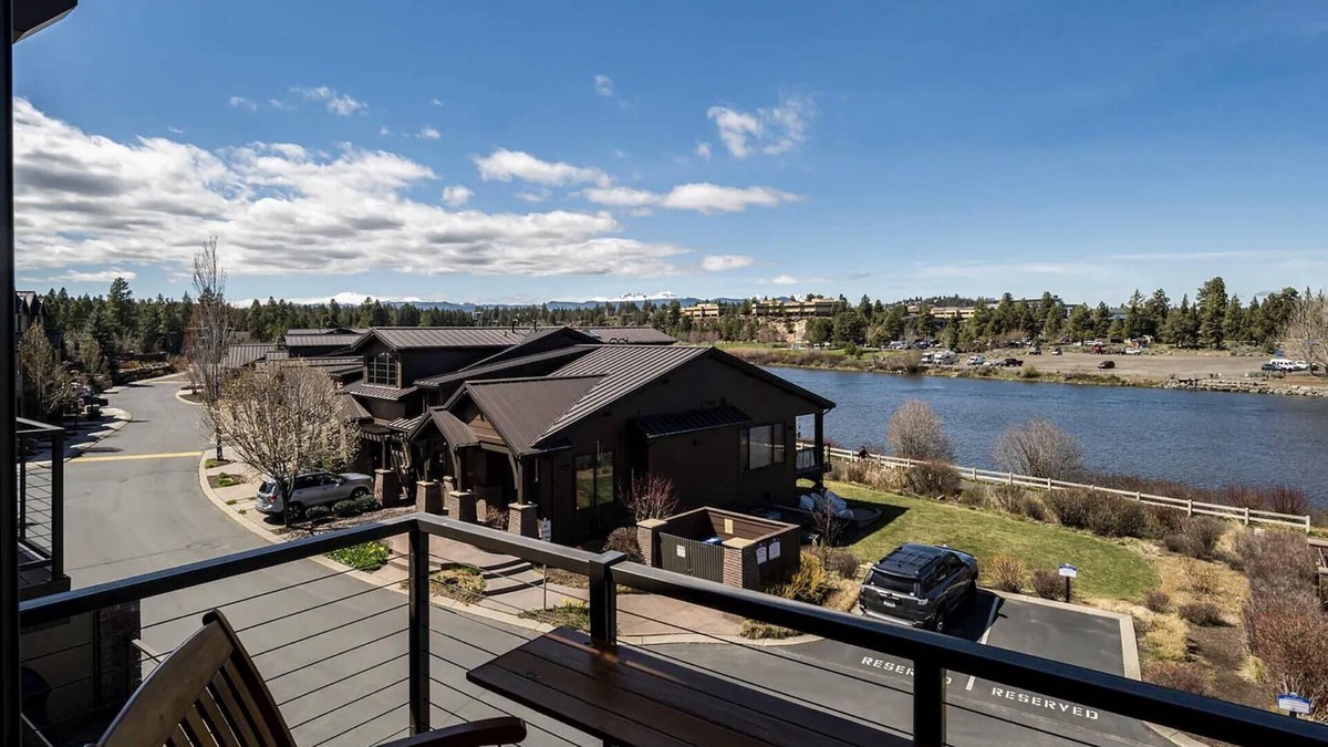 Southern Crossing House | Crestline - Gorgeous River, Mtn, Old Mill views