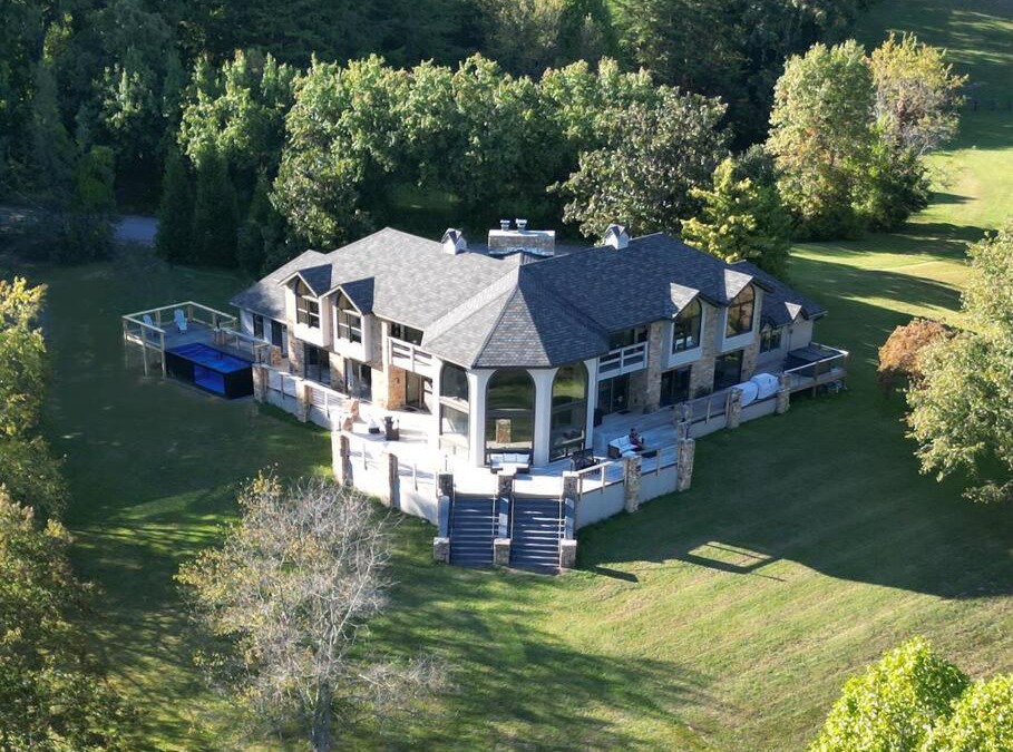 Pigeon Forge Villa | Crestview Estate 5 acres-heated pool-5min to strip